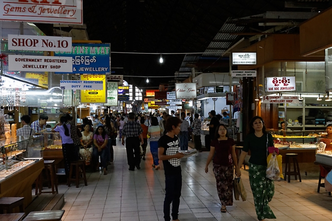 Yangon-Marché de Bogyoke-001